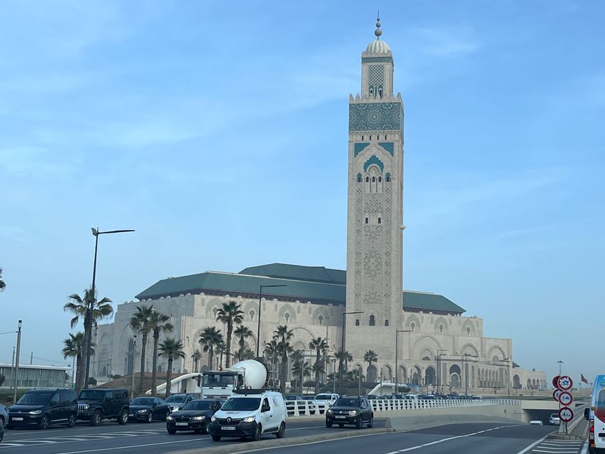 Die Hassan II Moschee in Casablanca - am Gebetsfreitag müssen wir draußen bleiben