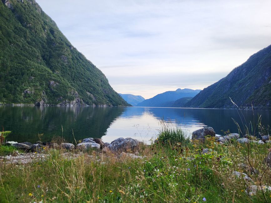 Etiqueta 11 - Bakka en Næroyfjorden sobre Vossevangen y Viking Valley en Gudvangen