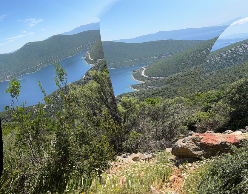 ...una giornata splendida con villaggio di montagna e paese sulla costa...