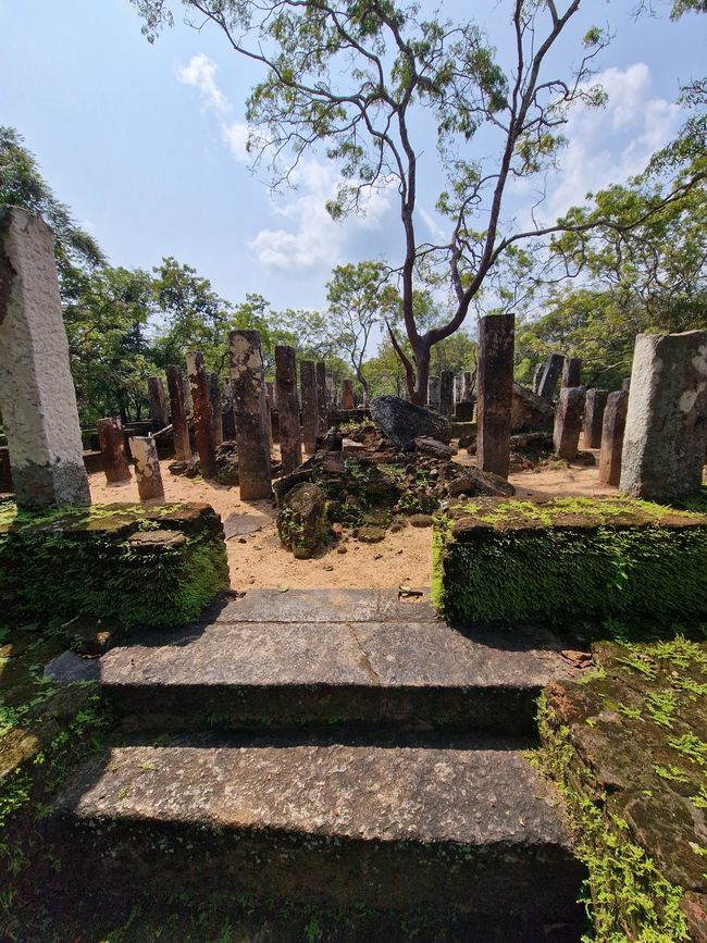 Polonnaruwa - 1000 años de historia y algo aprendido.