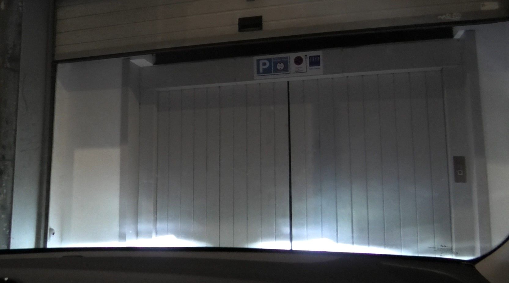 Entrance Auto Elevator