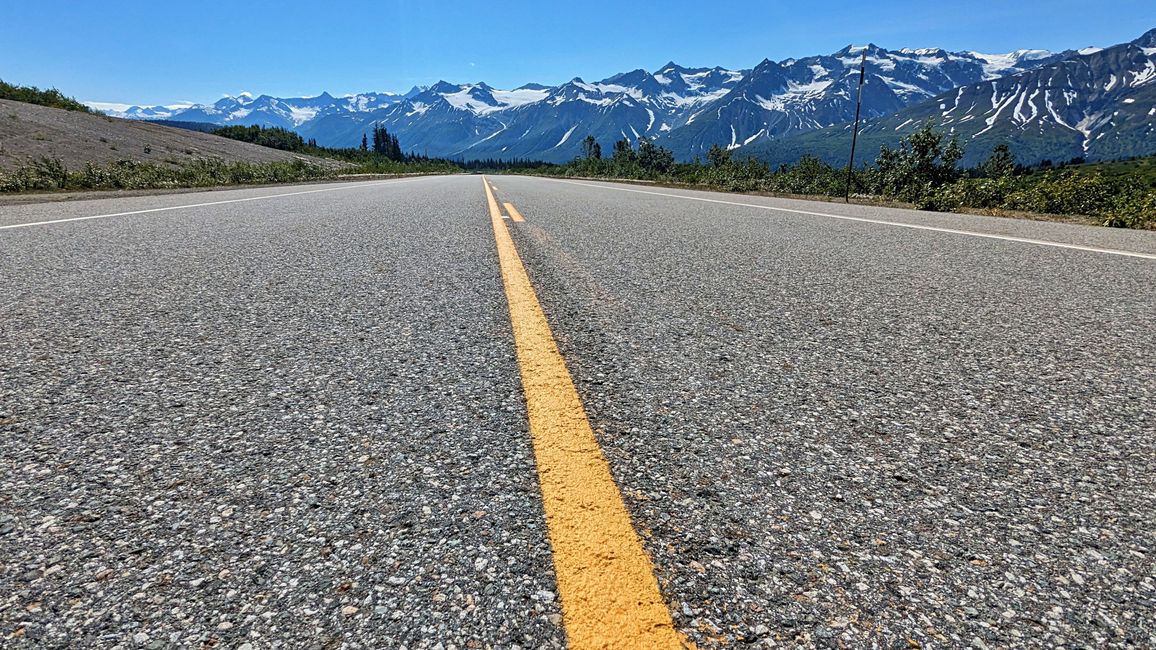 Haines Road & Bergpanorama Richtung Alaska