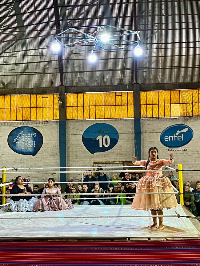 Cholitas Wrestling 