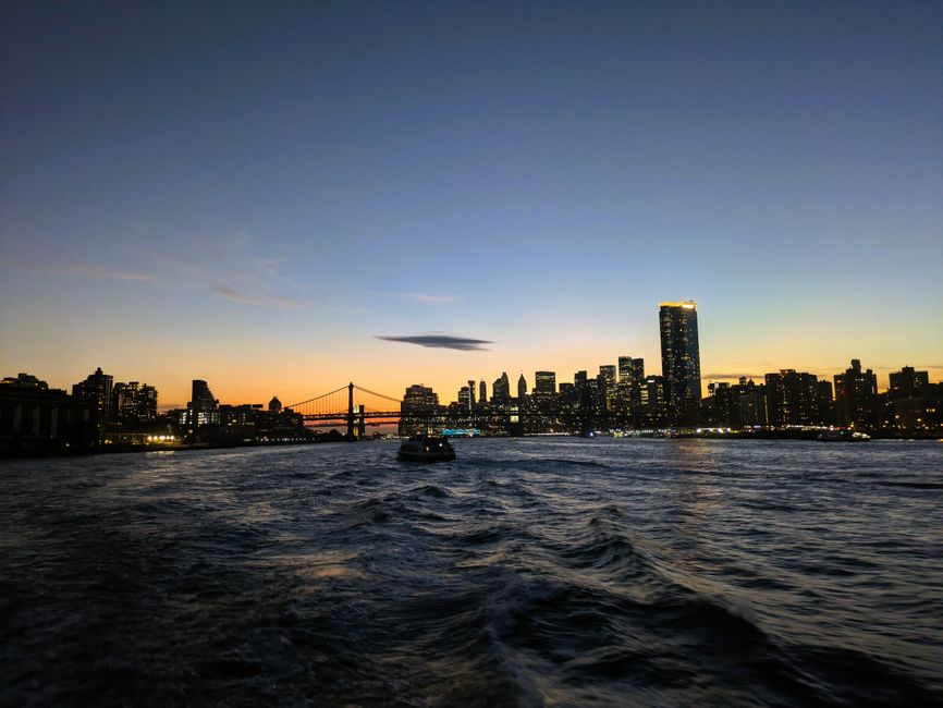 Sunset boat tour on the Hudson River