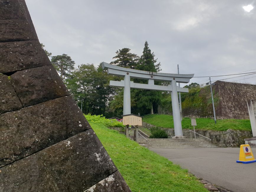 Eingang zu den Burgruinen