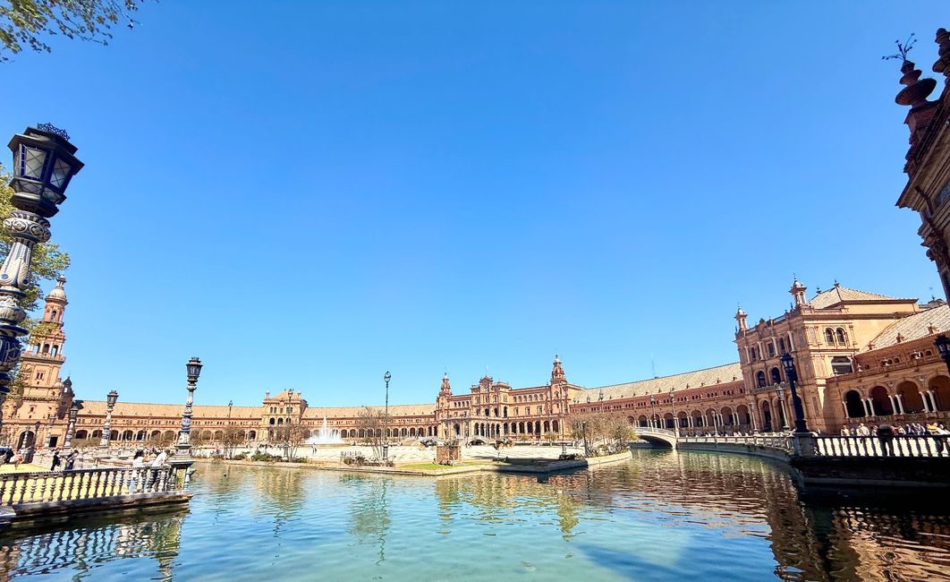 Der Spanische Platz in seinem ganzen Ausmaß.