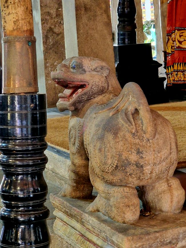 Kandy - Diente de Buda y 'la santa oásis de paz y iluminación'.