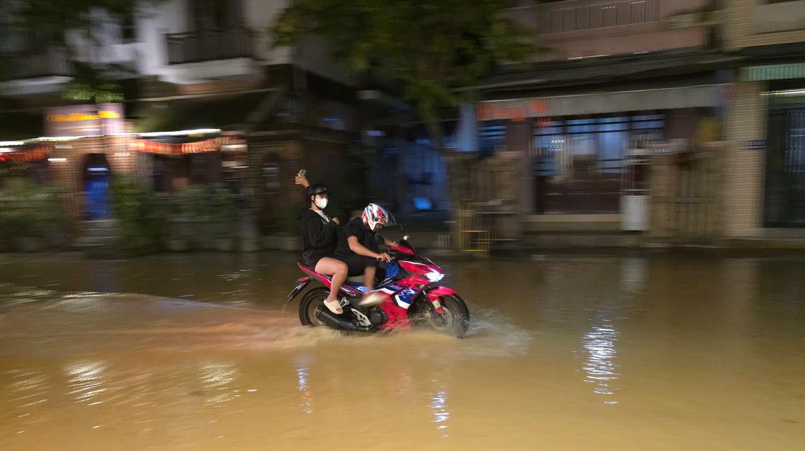 会安在雨中!诅咒还是祝福?