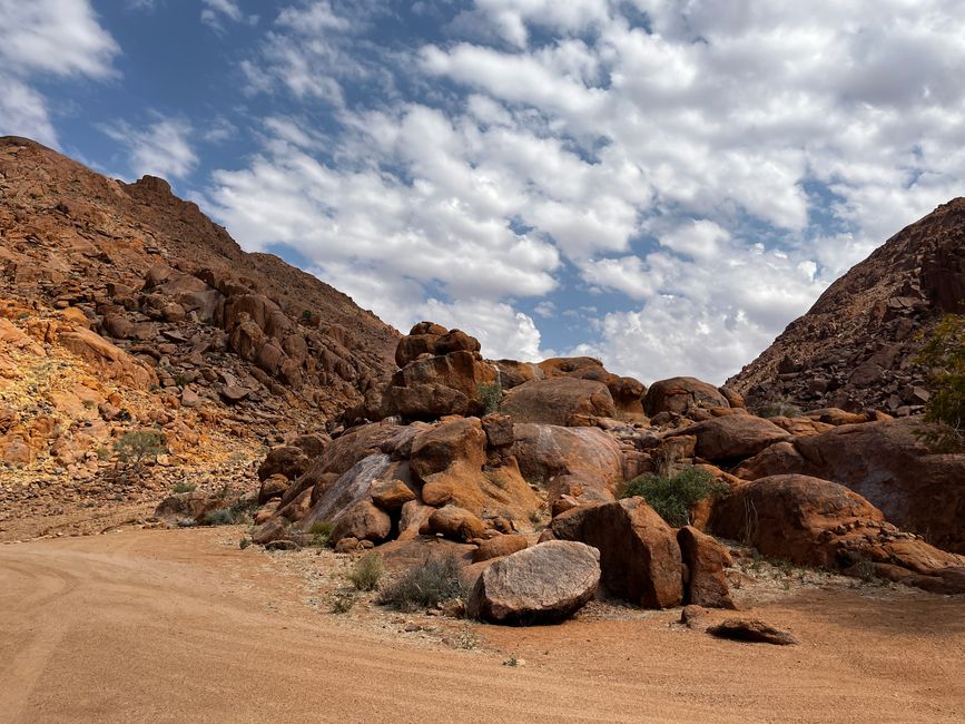 Onwards to the Tiras Mountains