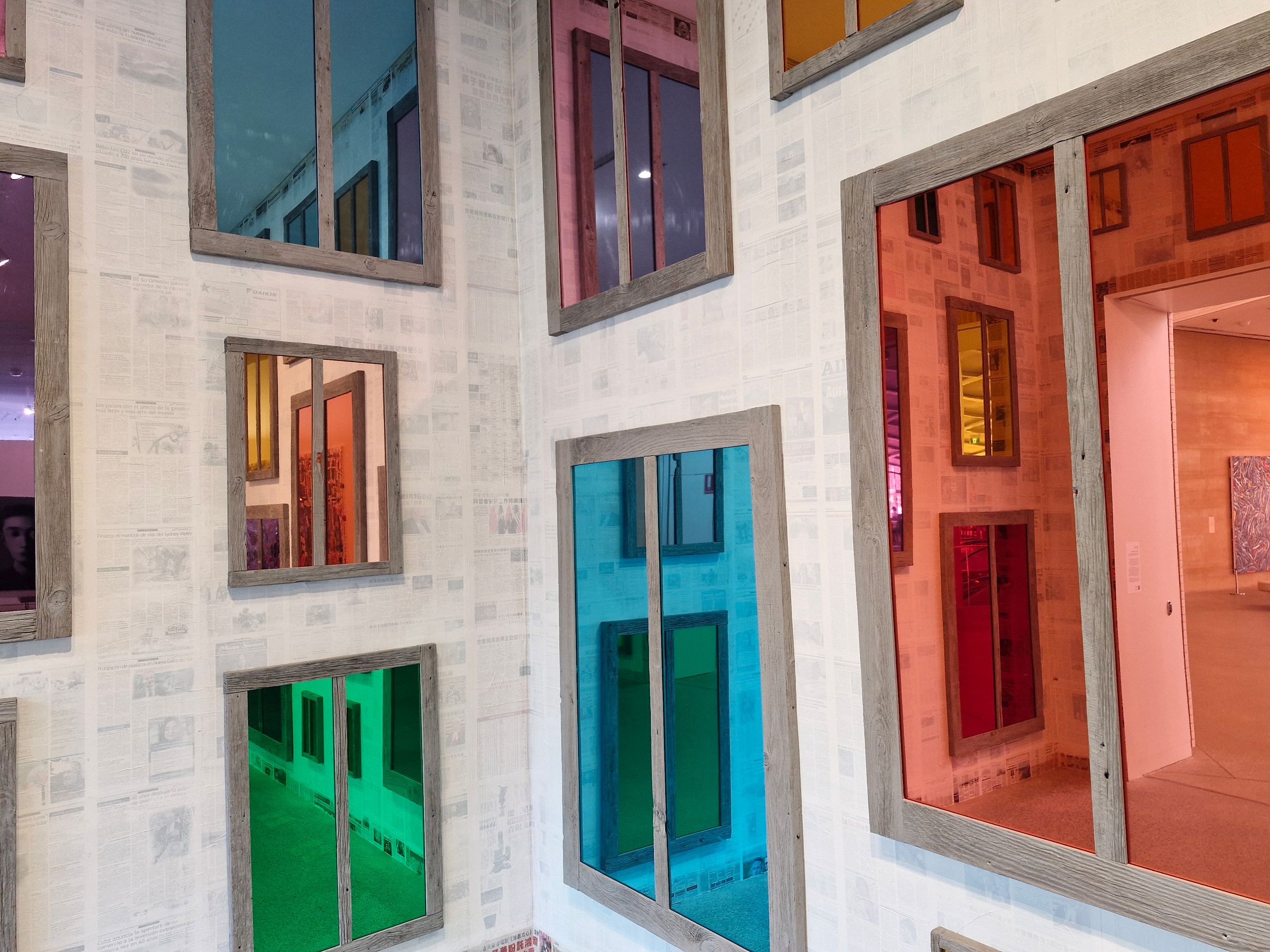 Mirror wall