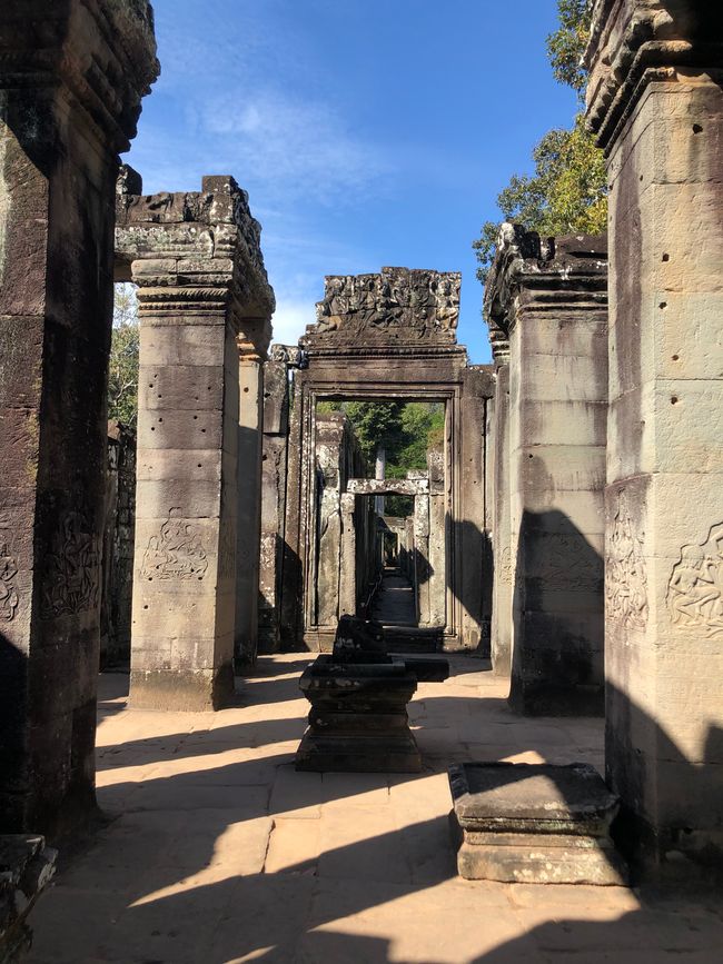Angkor Thom - Säulengang im Bayon Tempel