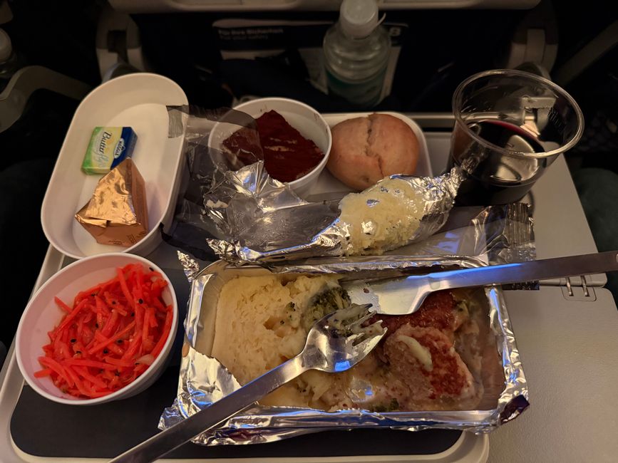 Lufthansa Abendessen. Nicht so schlecht.