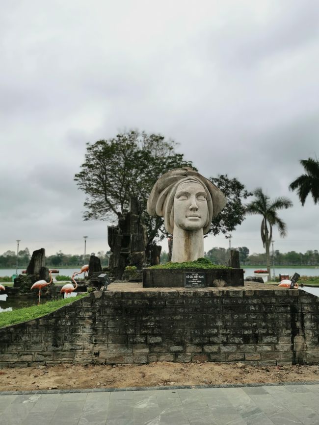 ... Monument pour la fille vietnamienne...