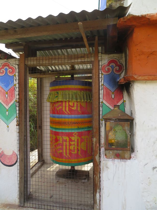 Shop in front of the fertility temple