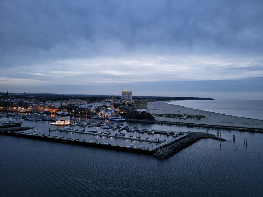 Ausfahrt aus Warnemünde 