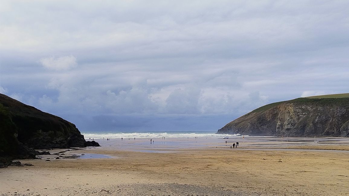 Mawgan Porth Beach