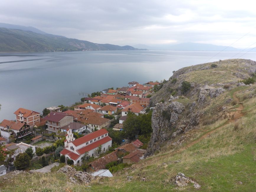 Blick von den Grundmauern der Basilika 