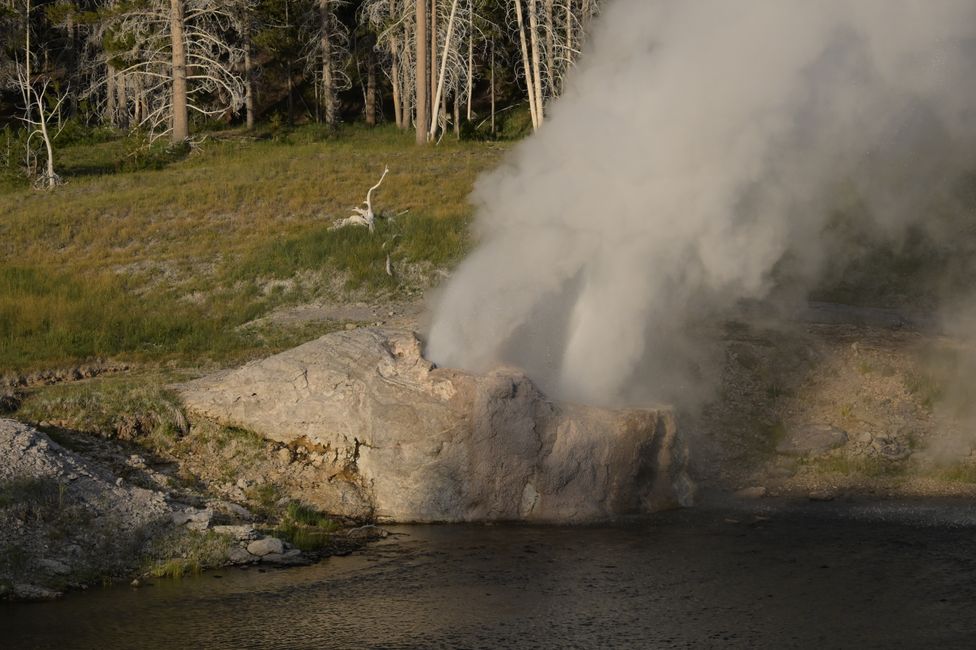 Bassin supérieur des geysers - Geyser Riverside