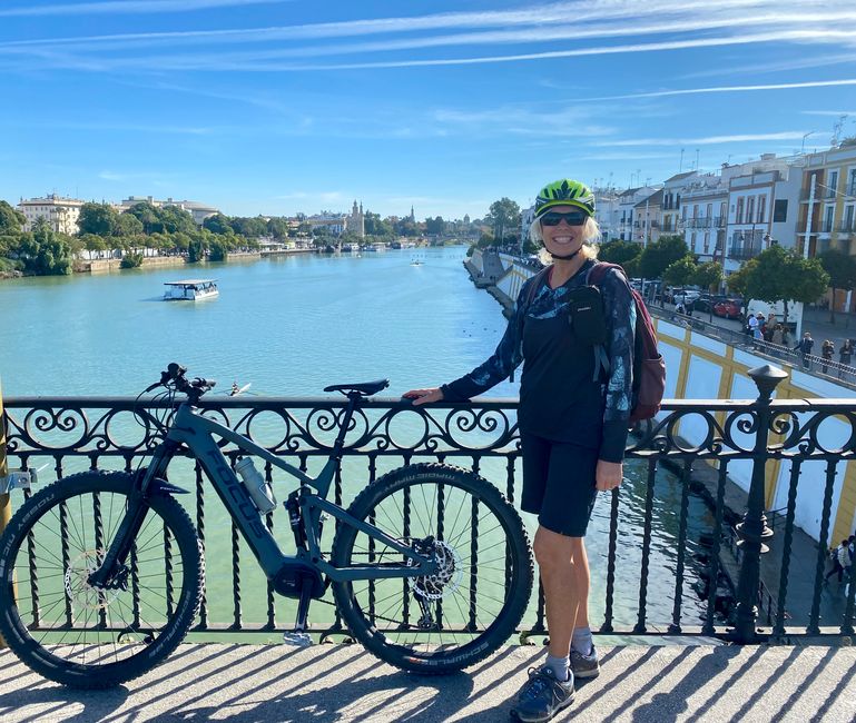 Am Nationalfeiertag (6.12) erkunden wir Sevilla mit den Bikes