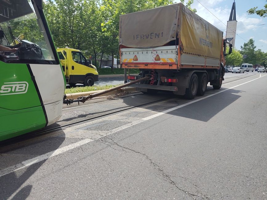 Auch Straßenbahnen müssen schon mal abgeschleppt werden