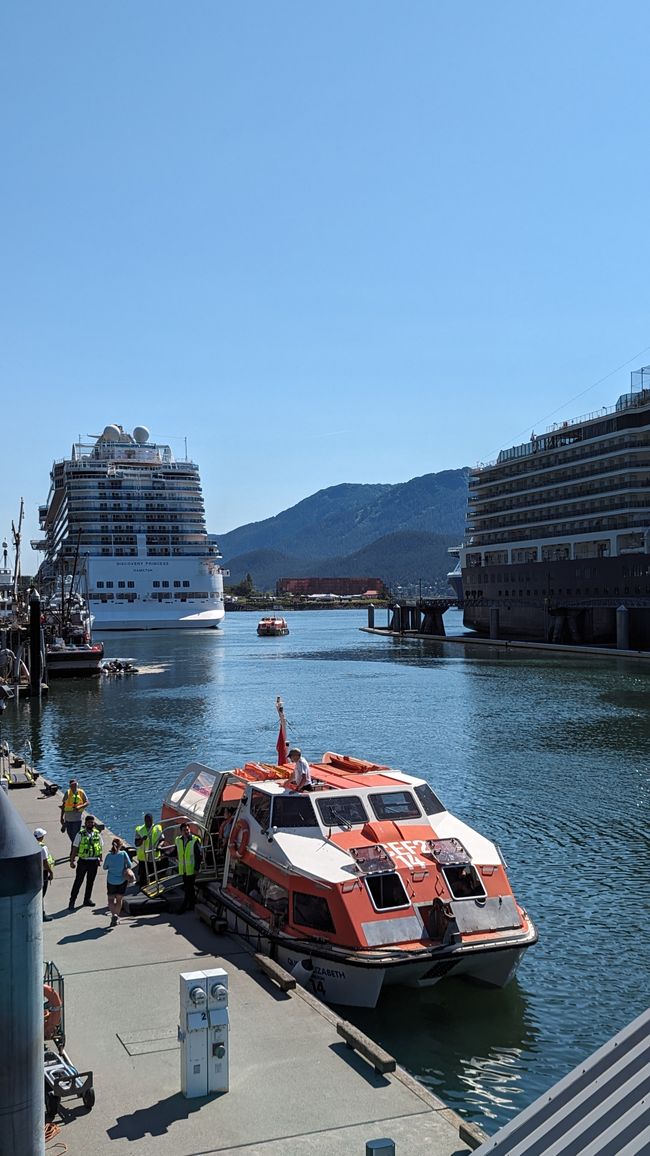 Day 24: Trip to Juneau: Glacier Outburst & 20,000 Tourists