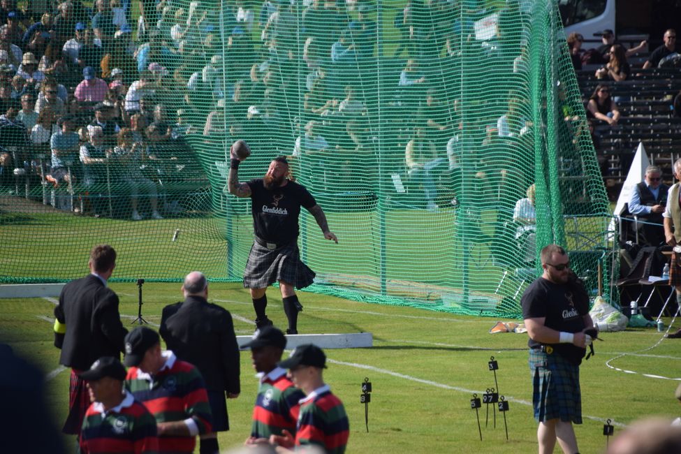 Strong Men, Pipes and Drums