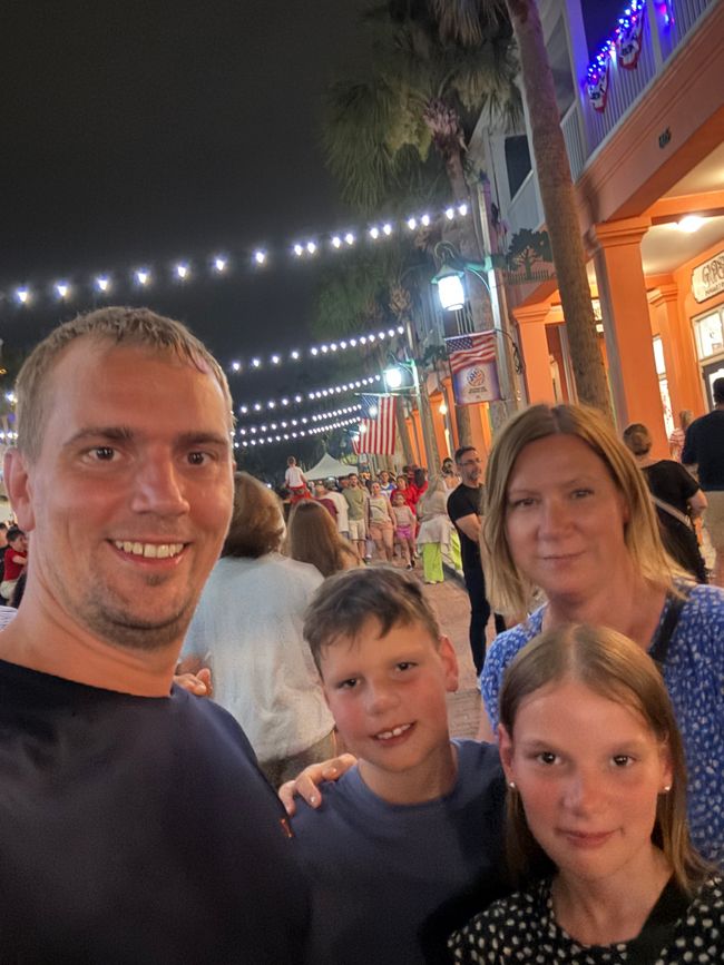Outlet och 4h of july