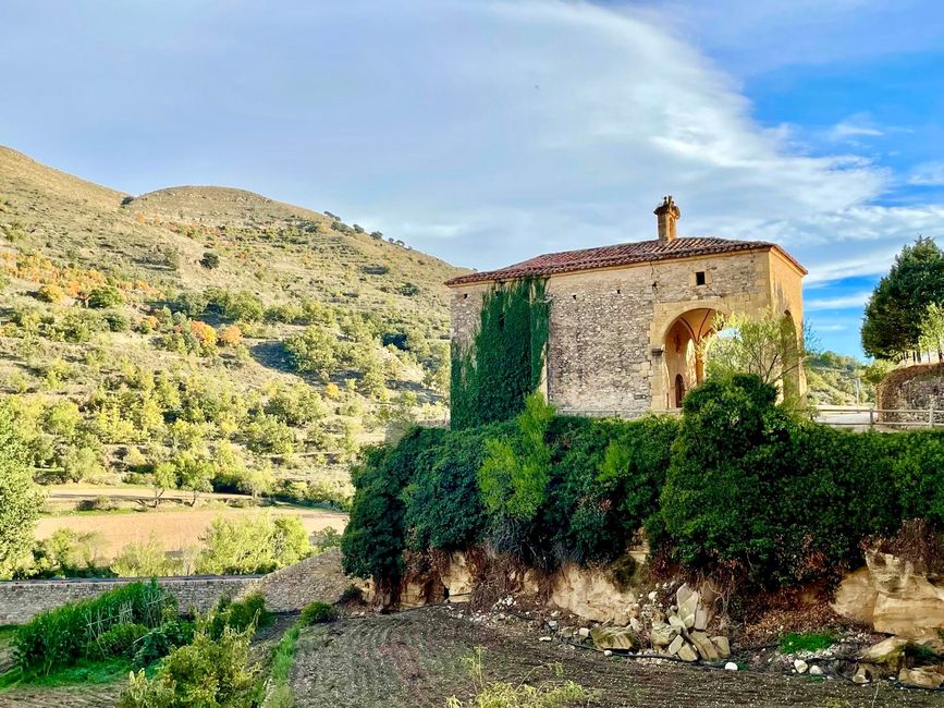 La petite chapelle a trouvé sa place à l'extérieur des murs de la ville.