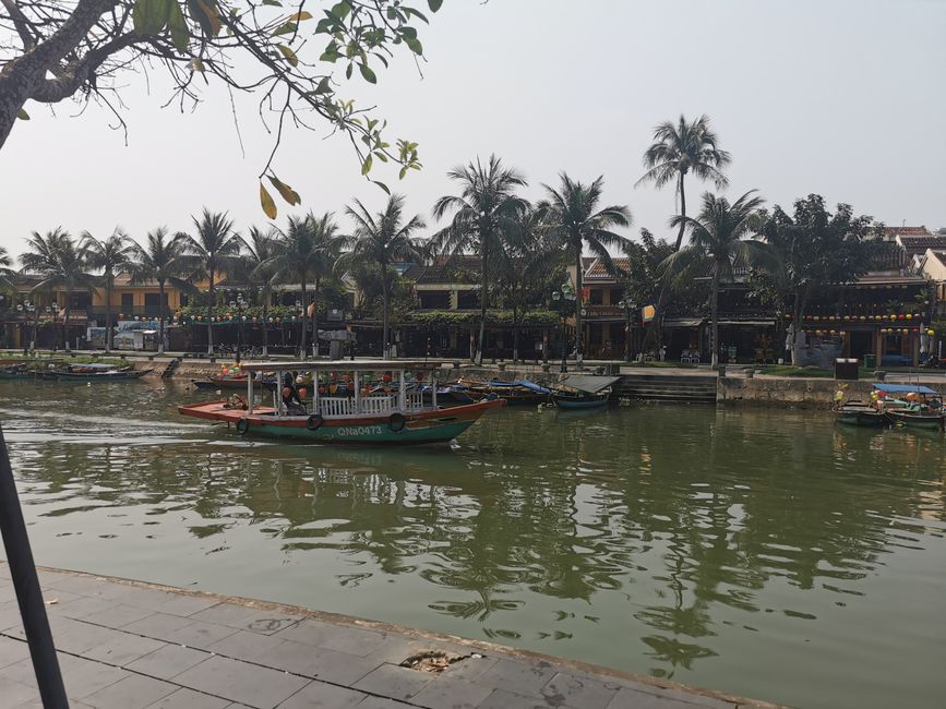In esplorazione e shopping a Hoi An