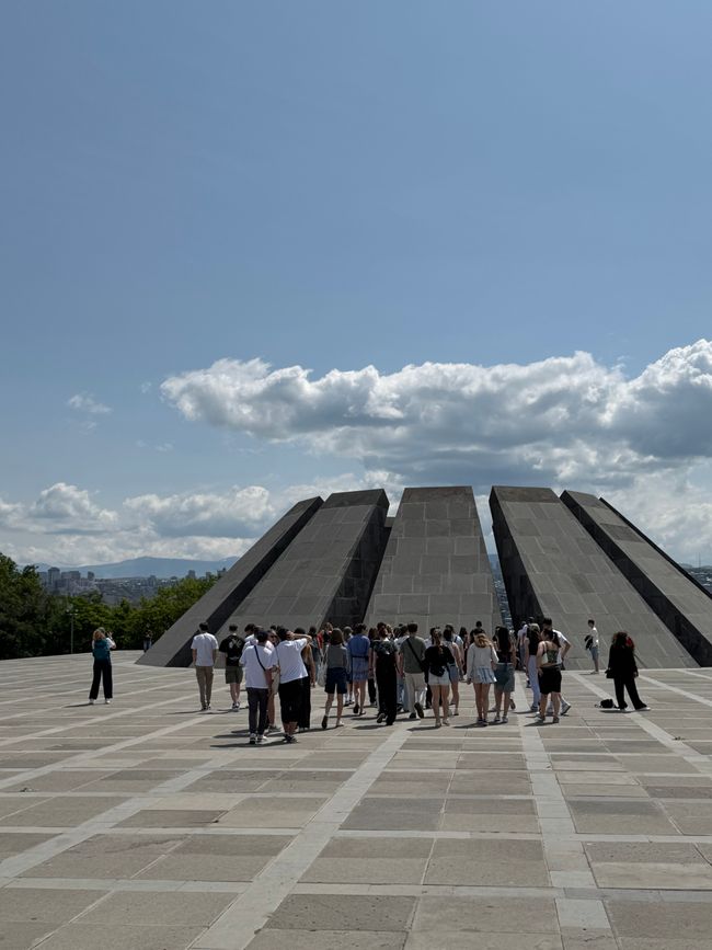Armenien Tag 2 - Gedenken in Tsitsernakaberd