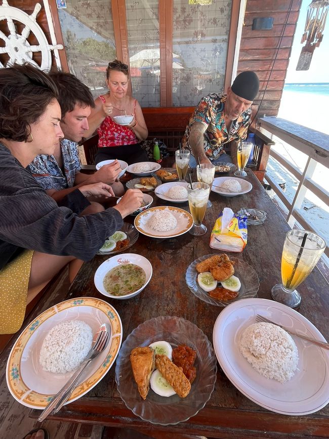 Berta, Traval, Carole und Johan, Mandala Ria Beach