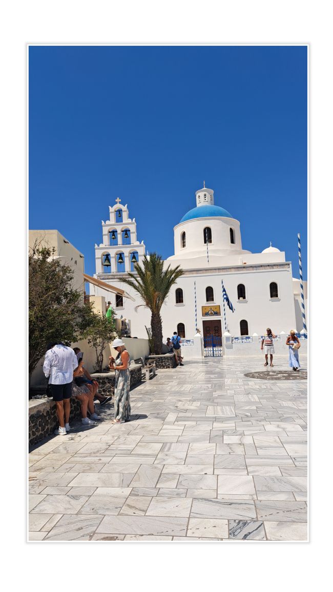 Fira - Thira with a view of MeinSchiff 