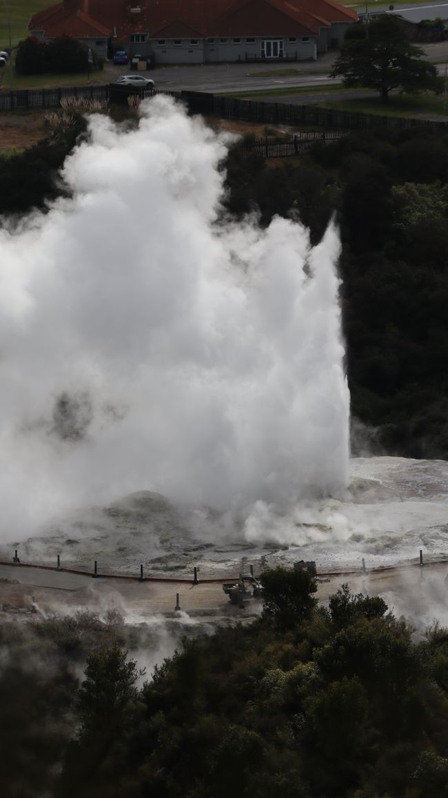 Pohutu Geysir - beim Ausbruch (zumindest denken wir das)