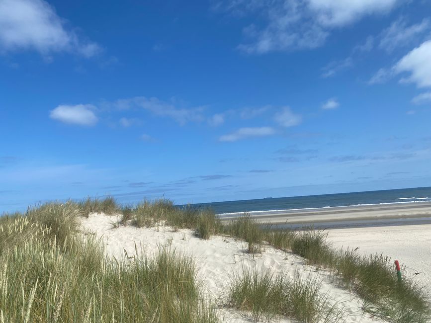 Endlich: hinter den Dünen das Meer