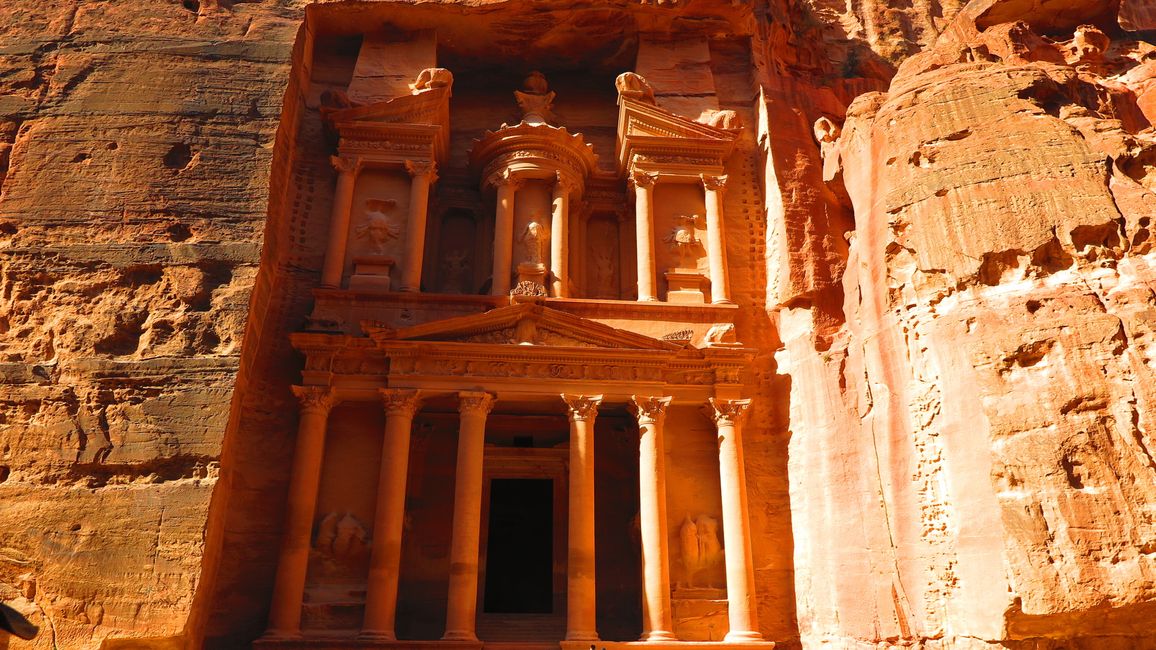 El Monasterio Ad Deir, a unos 200 metros más alto que la ciudad rocosa.