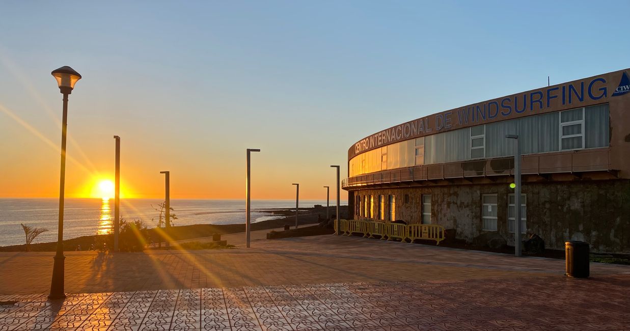 Aus den Heydays des Windsurfing: das Windsurf Sportcenter in Pozo - mittlerweile ziemlich runtergekommen