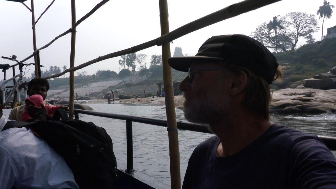 Mit der Fähre über den Fluss