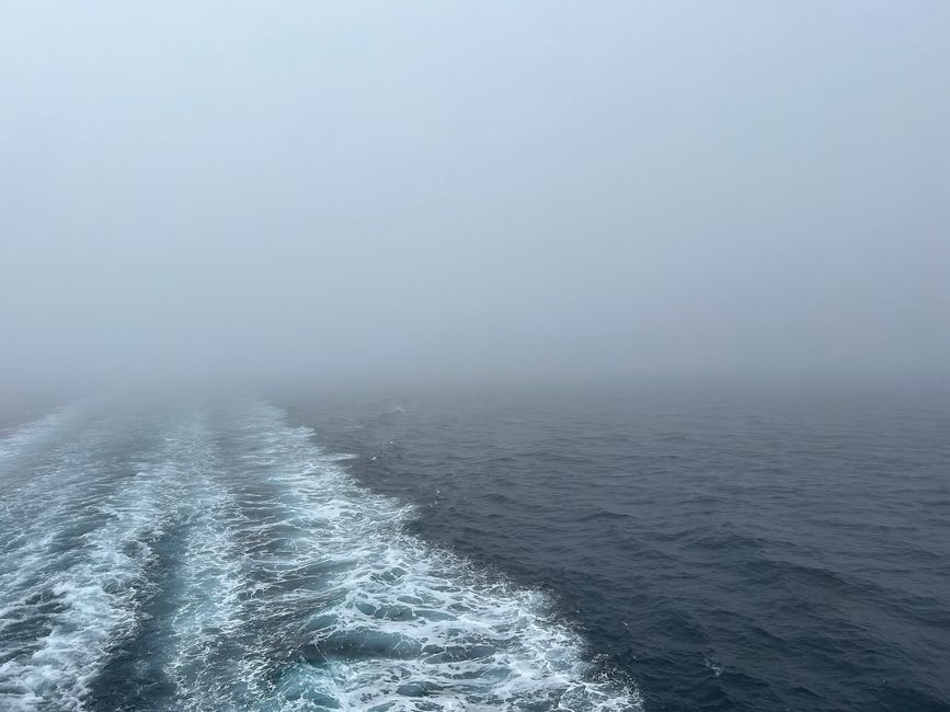 Tag 13: Wolkenwalzen über Værøy & die Rückkehr aufs Festland