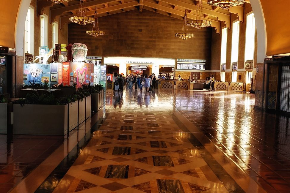 LA Station