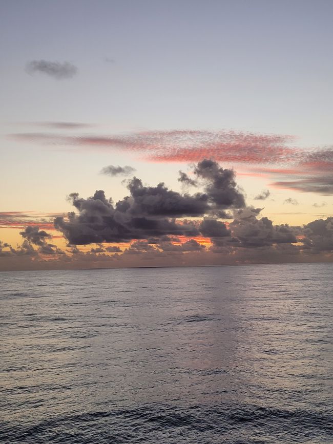 Jour 59 à 61 sur 175 : Croisière autour du monde - Jours en mer des îles Pitcairn à Fakarava