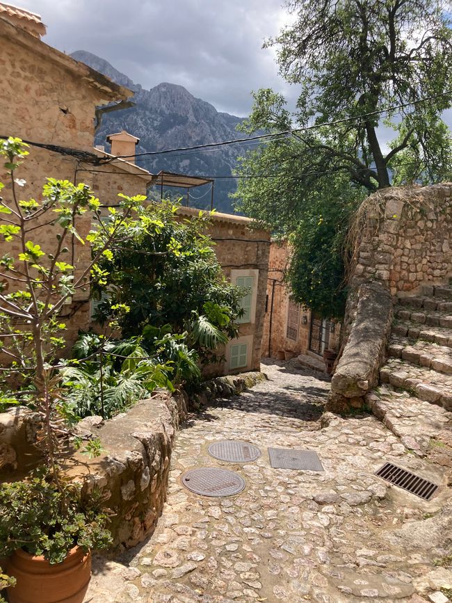 Fornalutx… heißt übersetzt, bestimmt- „steile Treppen“