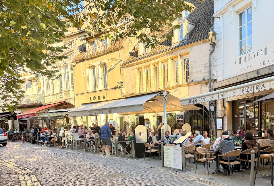 Impressions from our journey, where we also made a stop in Beaune.
