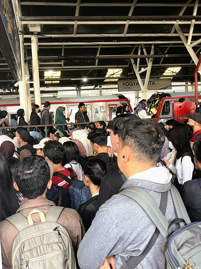 Crowd at Yogyakarta Station