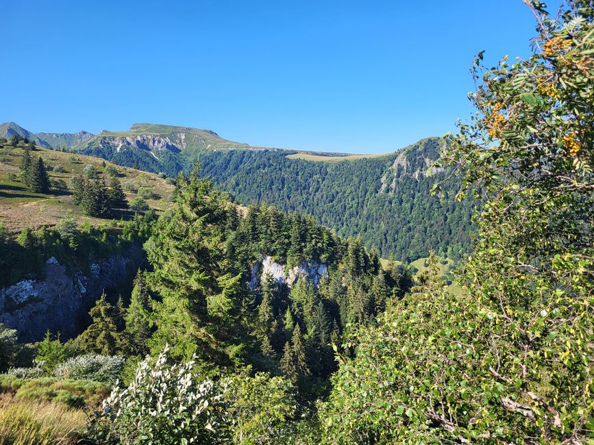 Weg vom Campingplatz zum Wasserfall 