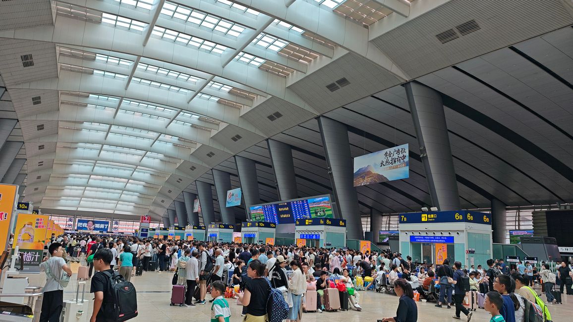 Sala d'attesa nella stazione sud di Pechino