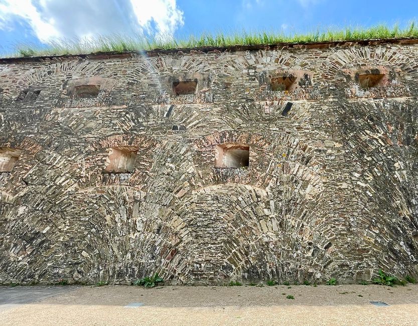 The walls of the Ehrenbreitstein Fortress with their special stone structure.