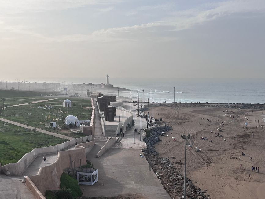 Blick von der Kasbah auf den Stadtstrand - der war nicht so sauber 