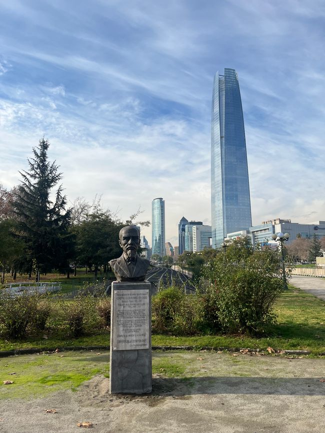 Providencia mit Gran Torre Santiago 