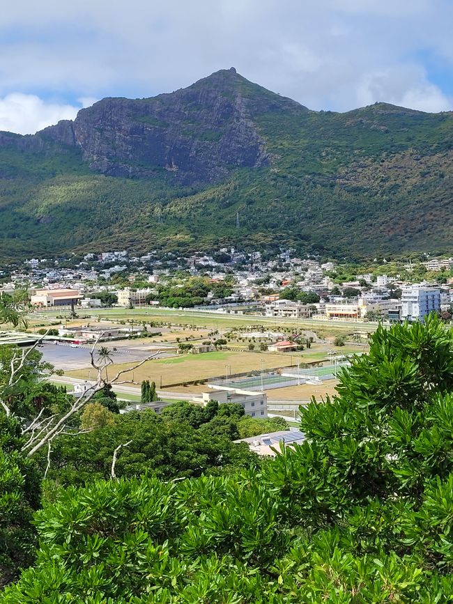 Tag 132 und 133 von 175: Kreuzfahrt rund um die Welt - Port Louis/Mauritius - geänderte Route - weiträumige Umfahrung der Krisengebiete