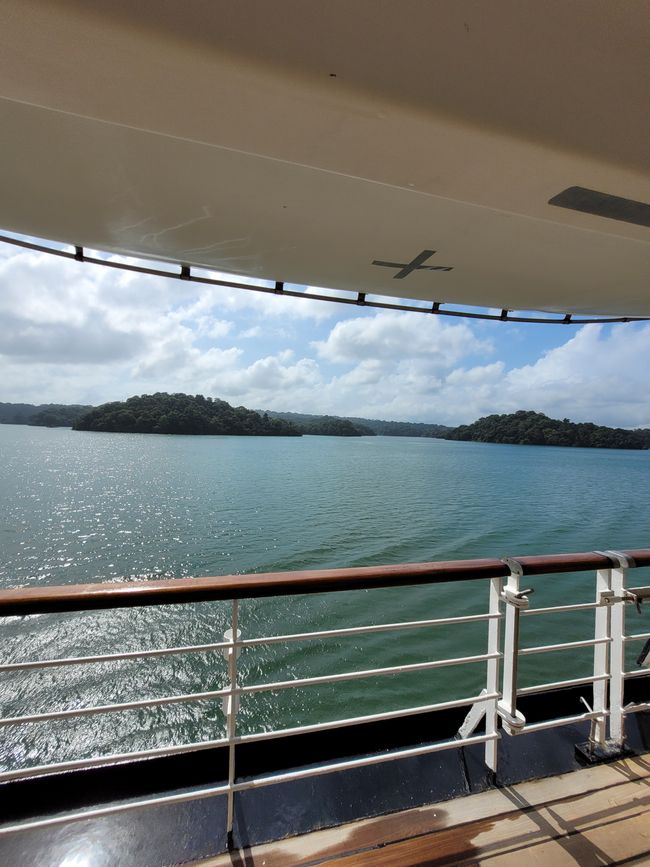 Day 41 of 175: Around the world cruise - Day passage through the Panama Canal
